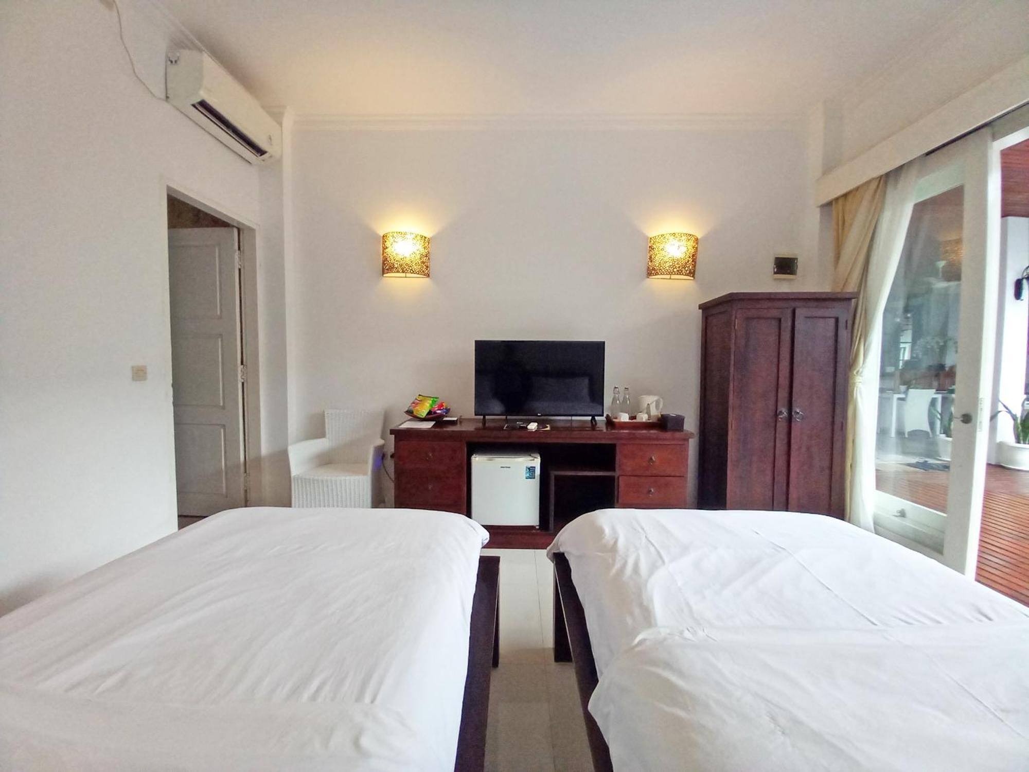 Lumiere Hotel 3*